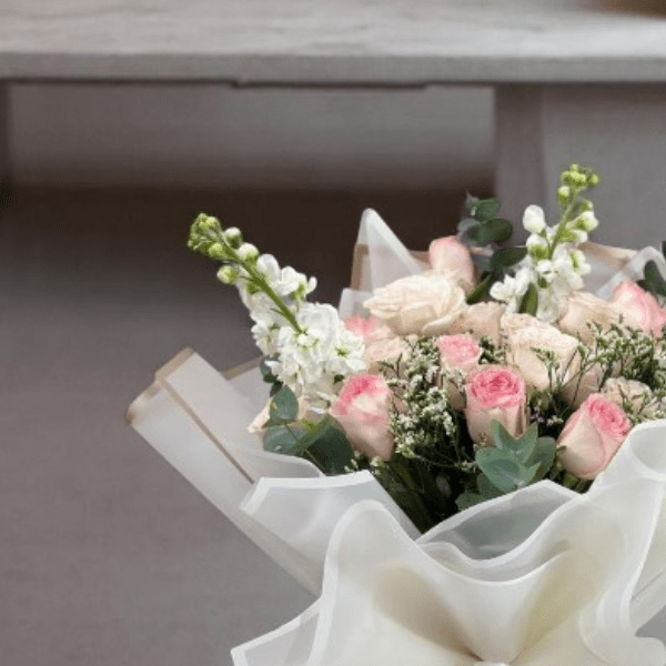 JENEEN FLOWERS FLOWERS WHITE METHIOLA brings elegance